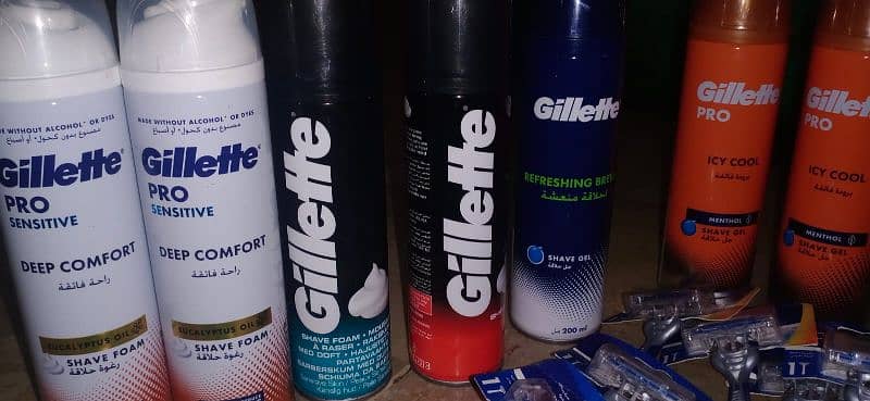 Gillette razor and form & gel, 12