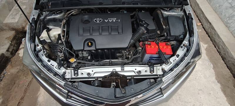 Toyota Corolla Altis 1.6 Automatic 2014/15 10