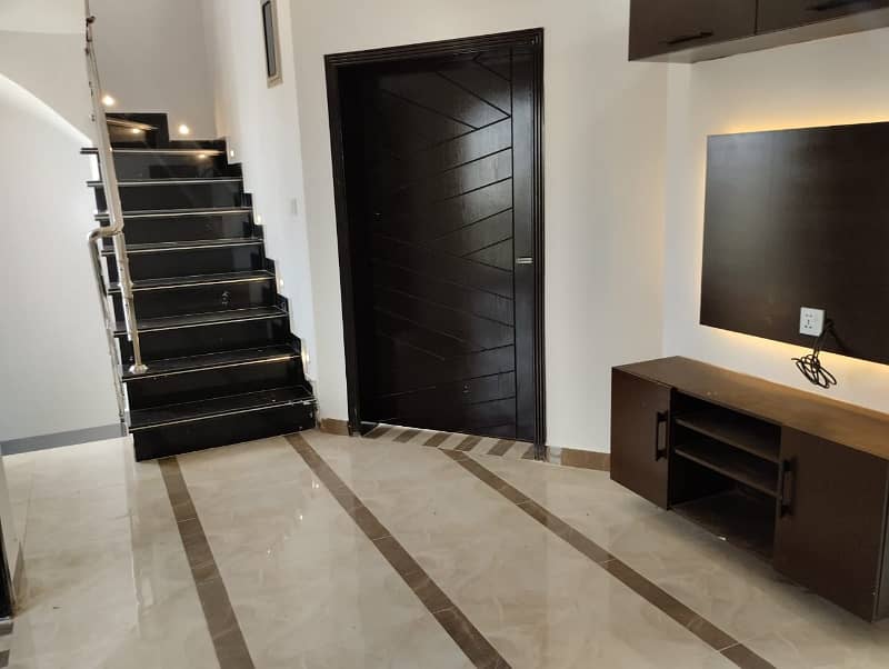 3 BEDS 5 MARLA BRAND NEW HOUSE FOR SALE LOCATED BAHRIA ORCHARD LAHORE 10