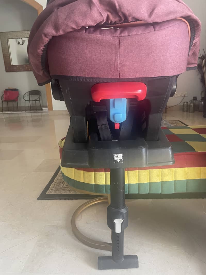 Graco Carry Cot with Car Seat Base 2