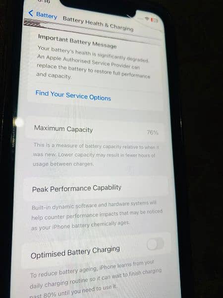 Iphone 11 
Non pta 
Battery health 76% 
64gb 
Fault : Front panel line 4