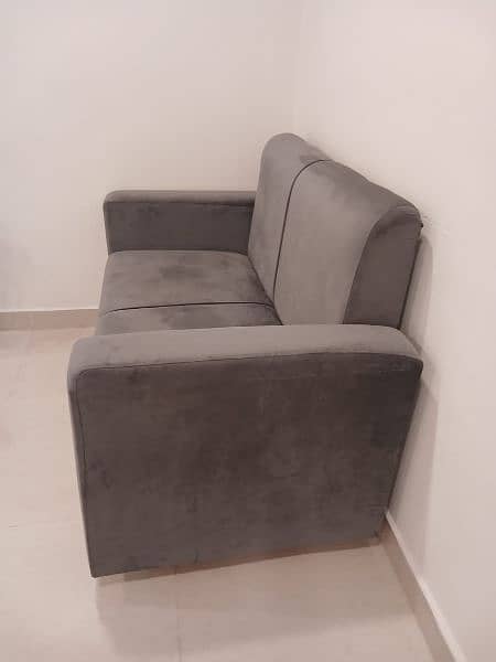 2 Seater Couch Sofa in velvet 1