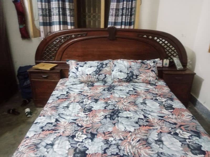 Wooden Bed Set for Sale 0