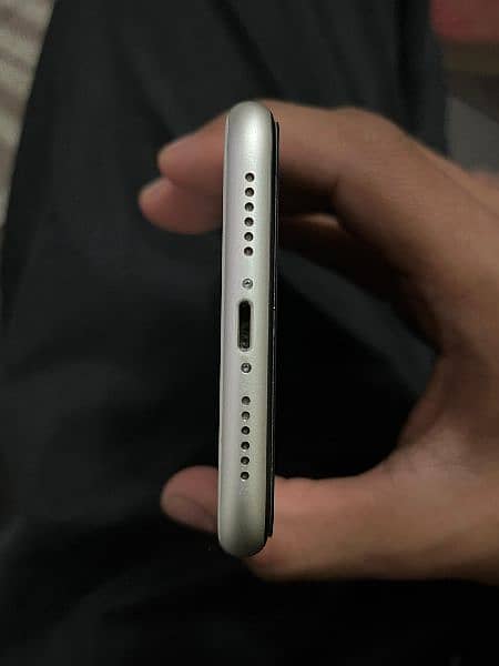 iPhone 11 factory unlocked 1
