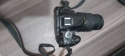 Nikon D5200 with kit lense + bettery + 32gb card