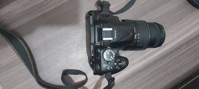 Nikon D5200 with kit lense + bettery + 32gb card 0
