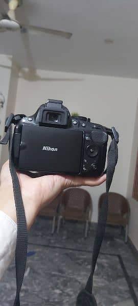 Nikon D5200 with kit lense + bettery + 32gb card 1