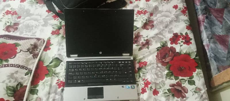 HP 8440P WITH BEST COSMETIC CONDITION 250GB HARD DISK AND 4 GB RAM 2