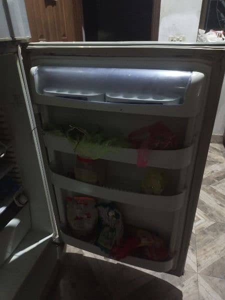 pel refrigerator full big size in a good condition 10/10 4