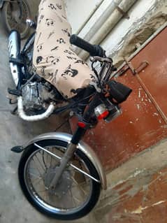 assalam walaikum dosto 125cc bike hy Karachi num