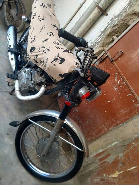 assalam walaikum dosto 125cc bike hy Karachi num 0