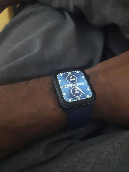 smart watch on 10/10 condition 3