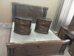 Full new condition Bed dressing or sat m 2 side tables Hyn