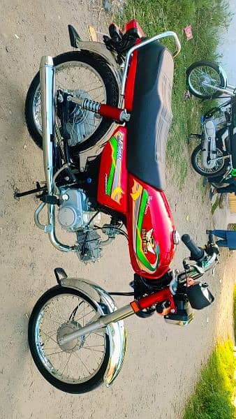 selling almost new road prince bike 70cc 1