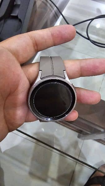 Galaxy Watch 5 Pro in Grey 10