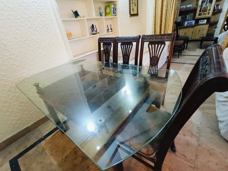 Beautiful Dining table along with 6 chairs 4