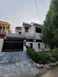 Eight Marla Double Storey Old House in Bahria Town Lahore