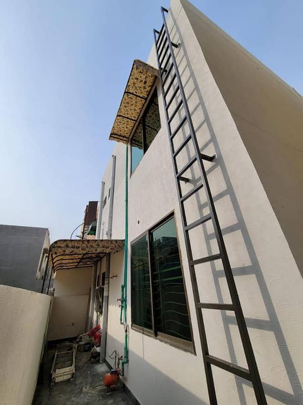 Eight Marla Double Storey Old House in Bahria Town Lahore 7