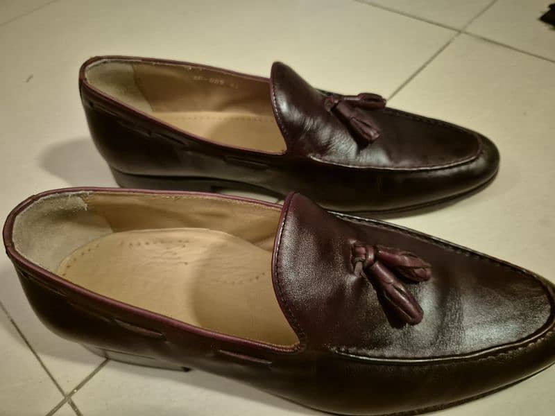 Formal/Casual Shoes Available for Sale in Excellent Condition 3