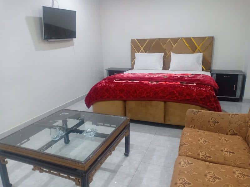 Family Hotel Rooms & Hostel in Lahore 4