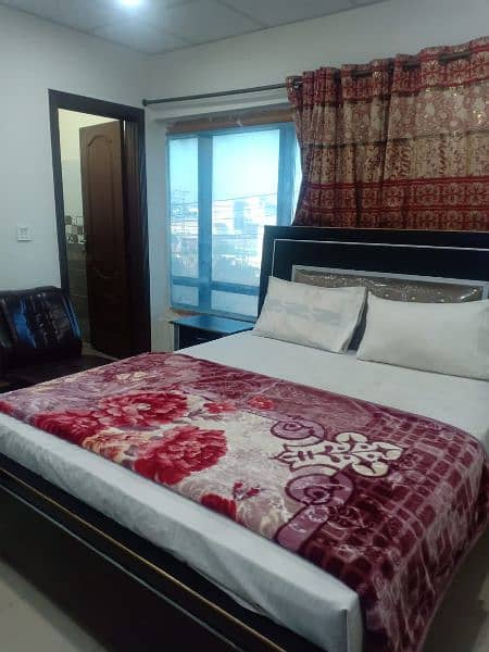 Family Hotel Rooms & Hostel in Lahore 5