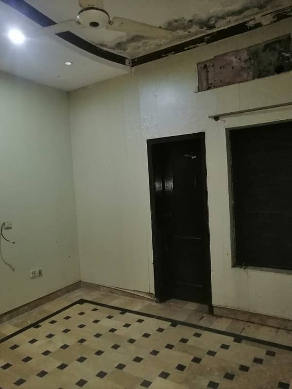 7 marla lower portion for rent in pcsir staff colony main college road Lahore 2