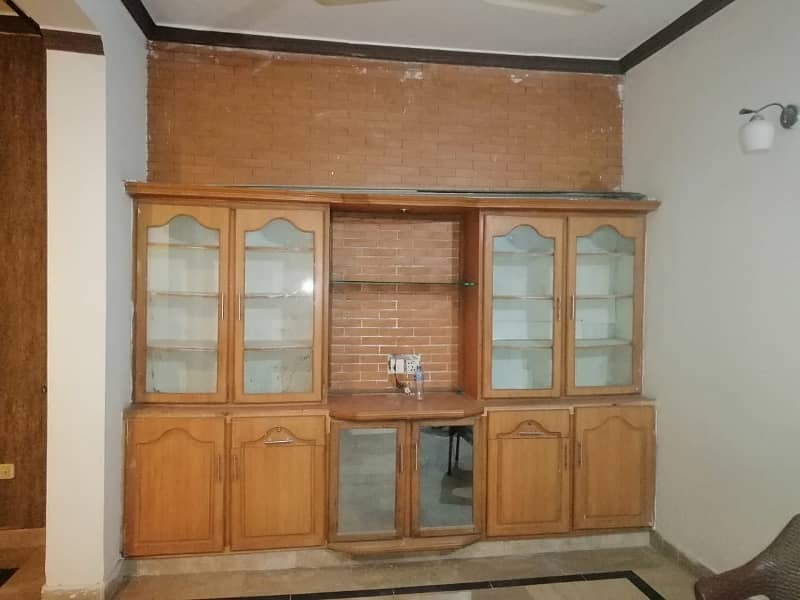 7 marla lower portion for rent in pcsir staff colony main college road Lahore 3