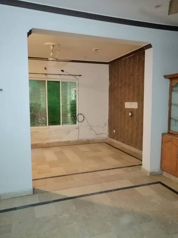 7 marla lower portion for rent in pcsir staff colony main college road Lahore 4