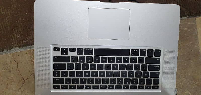 apple MacBook pro 2010 mid 1