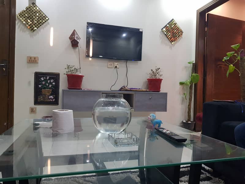 Furnish laxry apartment facing Eiffal bahria town lahore par day weekly available for rent 7