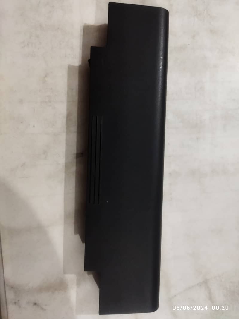 Dell Laptop Battery Oringal  Type: J1KND 6 Cell Laptop Battery 1