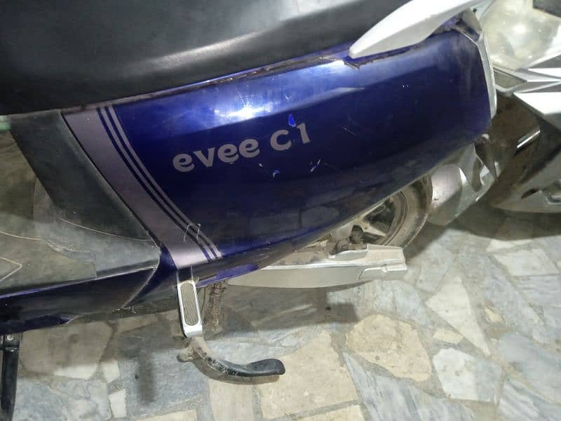 Evee electric Scooty almost new 3