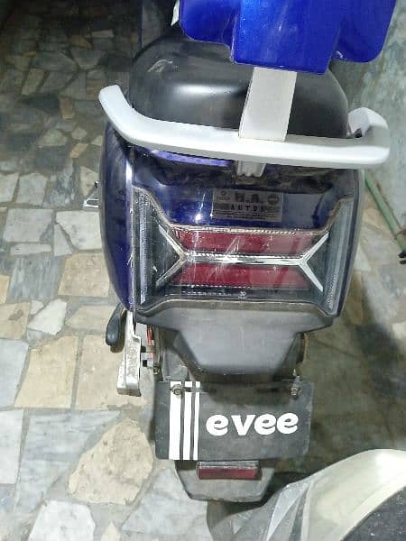 Evee electric Scooty almost new 7