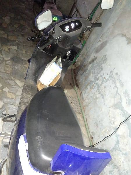 Evee electric Scooty almost new 8