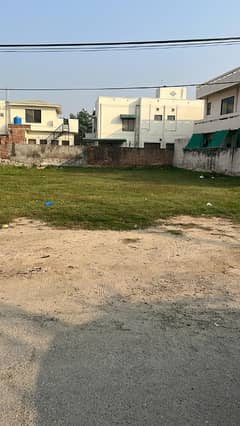800 Sq Yards Plot (Next to Corner) available for Sale at Lahore Cantonment