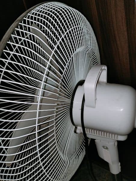 charging Fan in very good condition 1