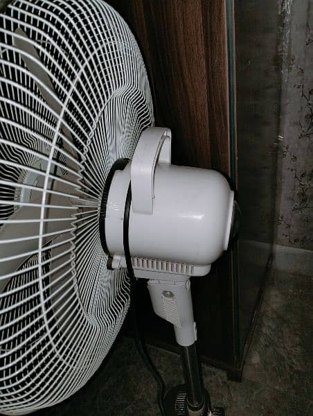 charging Fan in very good condition 2