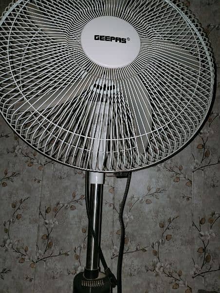 charging Fan in very good condition 3
