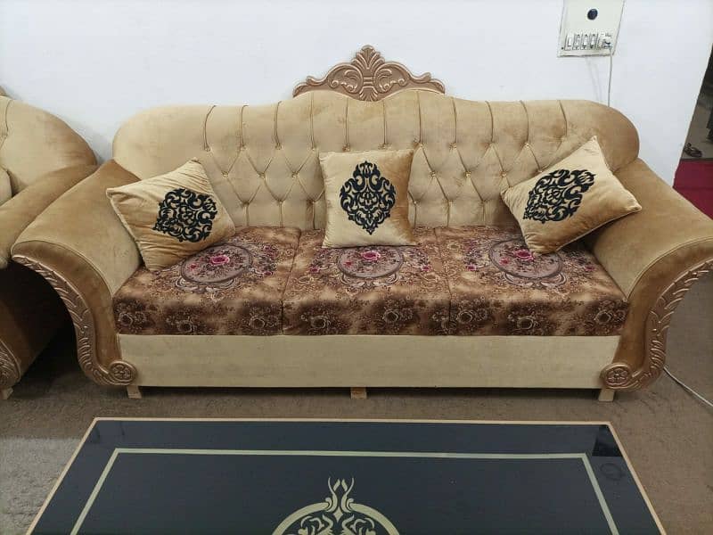 Moving out sale 6 seater sofa with center table 0
