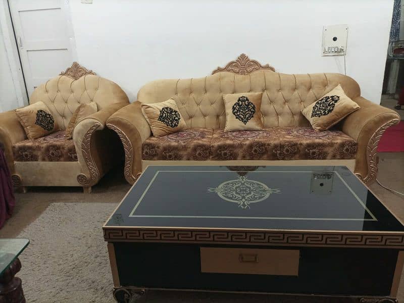 Moving out sale 6 seater sofa with center table 3