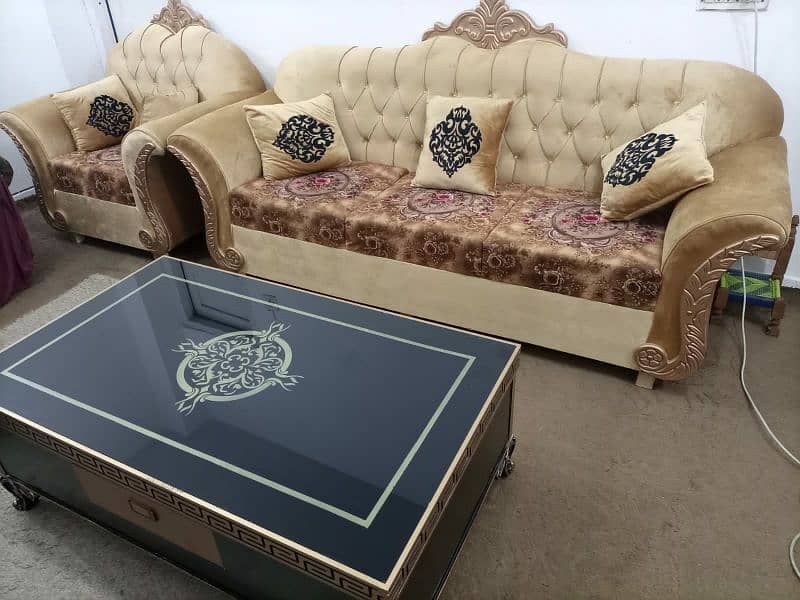 Moving out sale 6 seater sofa with center table 6