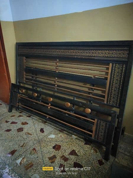 iron king size bed in lalukhet plz read add detail 03112332537 1