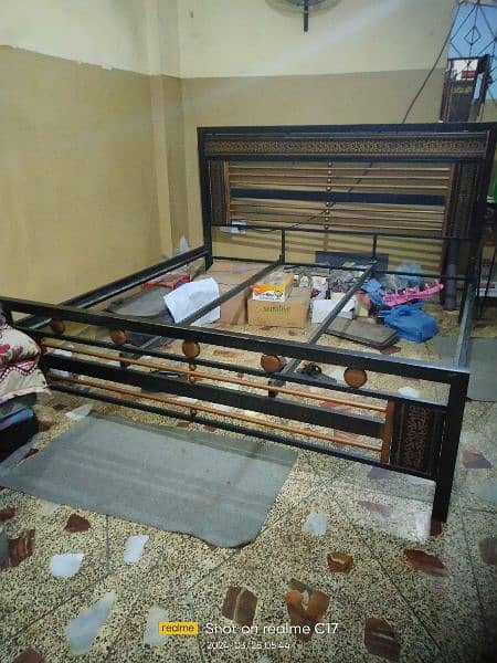 iron king size bed in lalukhet plz read add detail 03112332537 2