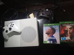 xbox  one S 1 tb with 2 controllers