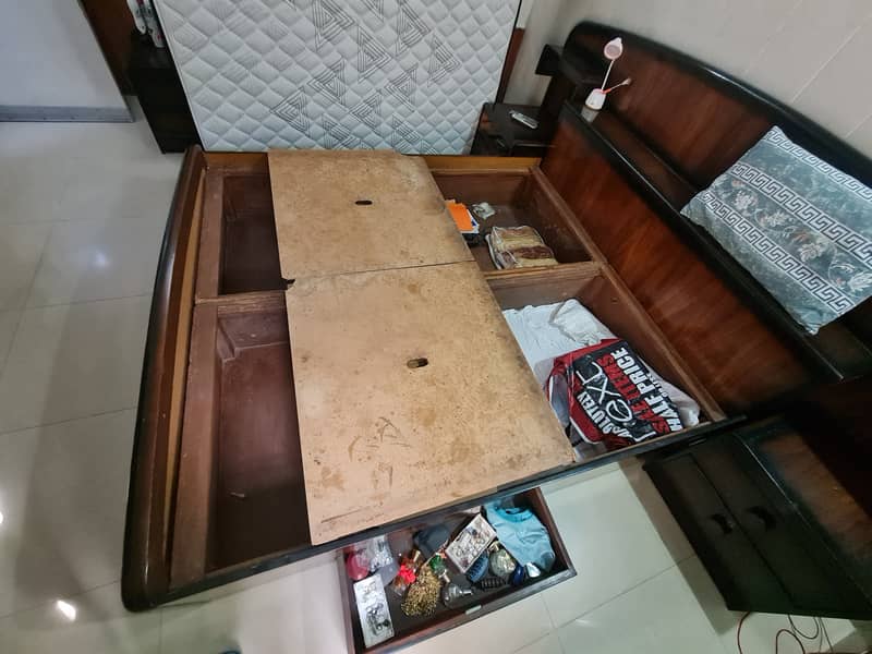 Original Solid Diyar Wood King Size Bed / 2 Side Table/ Dressing Table 7