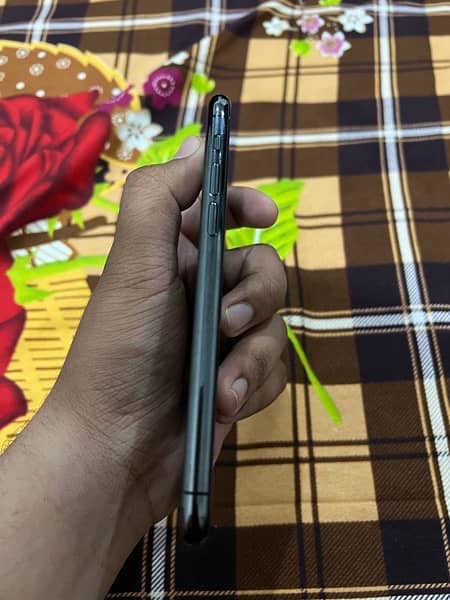 iphone 11 pro pta approved condition 10/9.8 2
