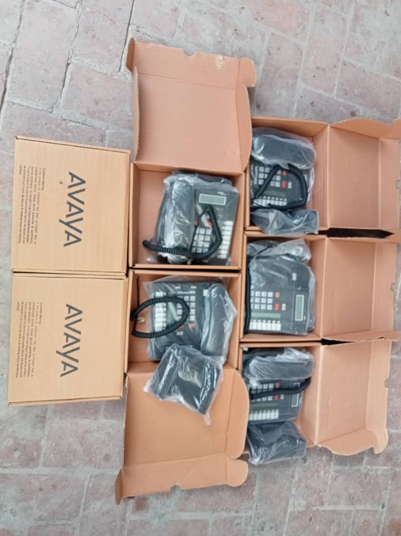 AVAYA 8