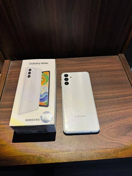 Samsung Galaxy A04s 0