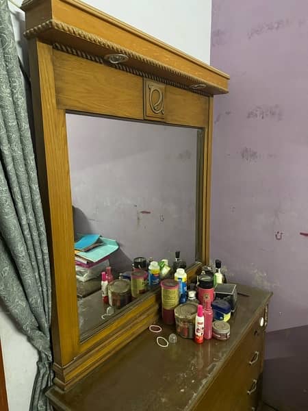 selling dressing table 0