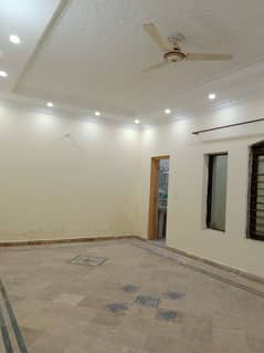 Ground floor availble for rent Gas Water electricity seprate availble